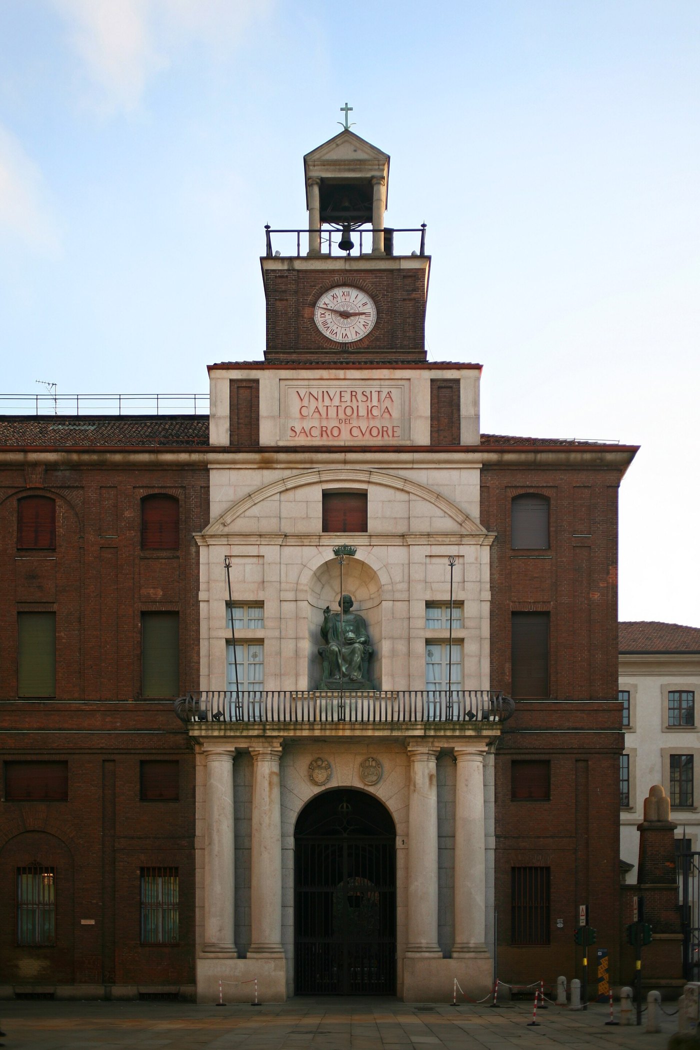 Università Cattolica del Sacro Cuore facade